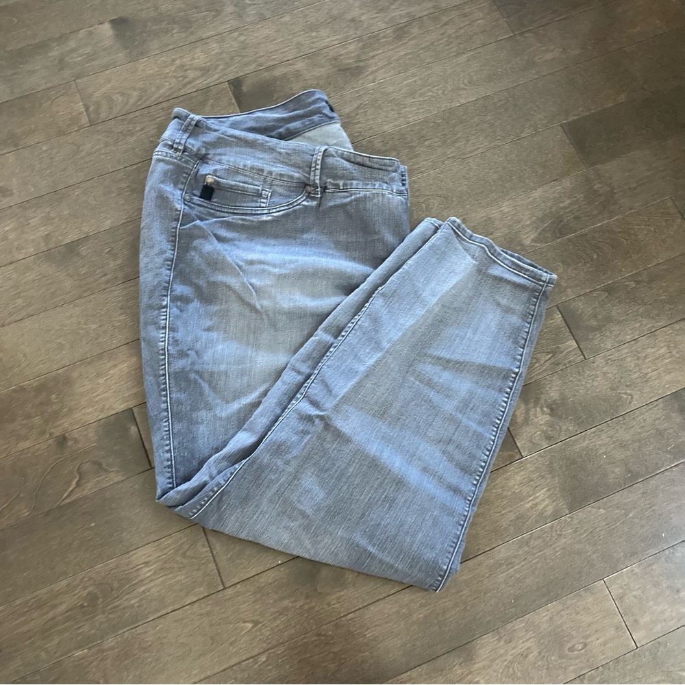 Torrid Size 28T (Tall) Light Grey Jeans Inseam 30